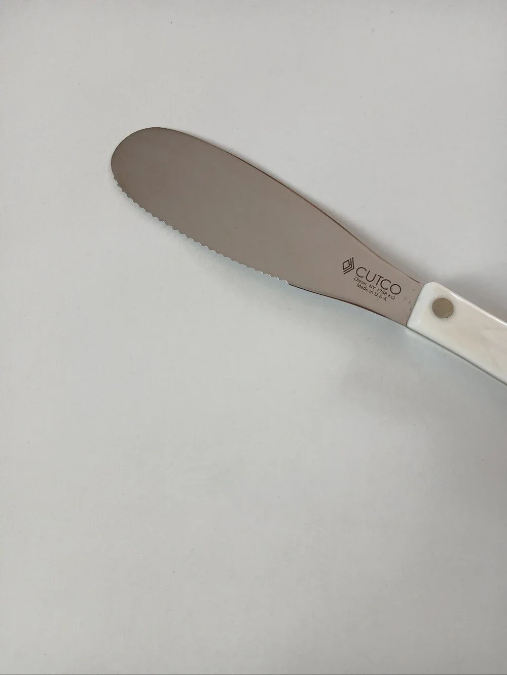 Cutco 1768 KQ Spatula Spreader with White Pearl Colored Handle